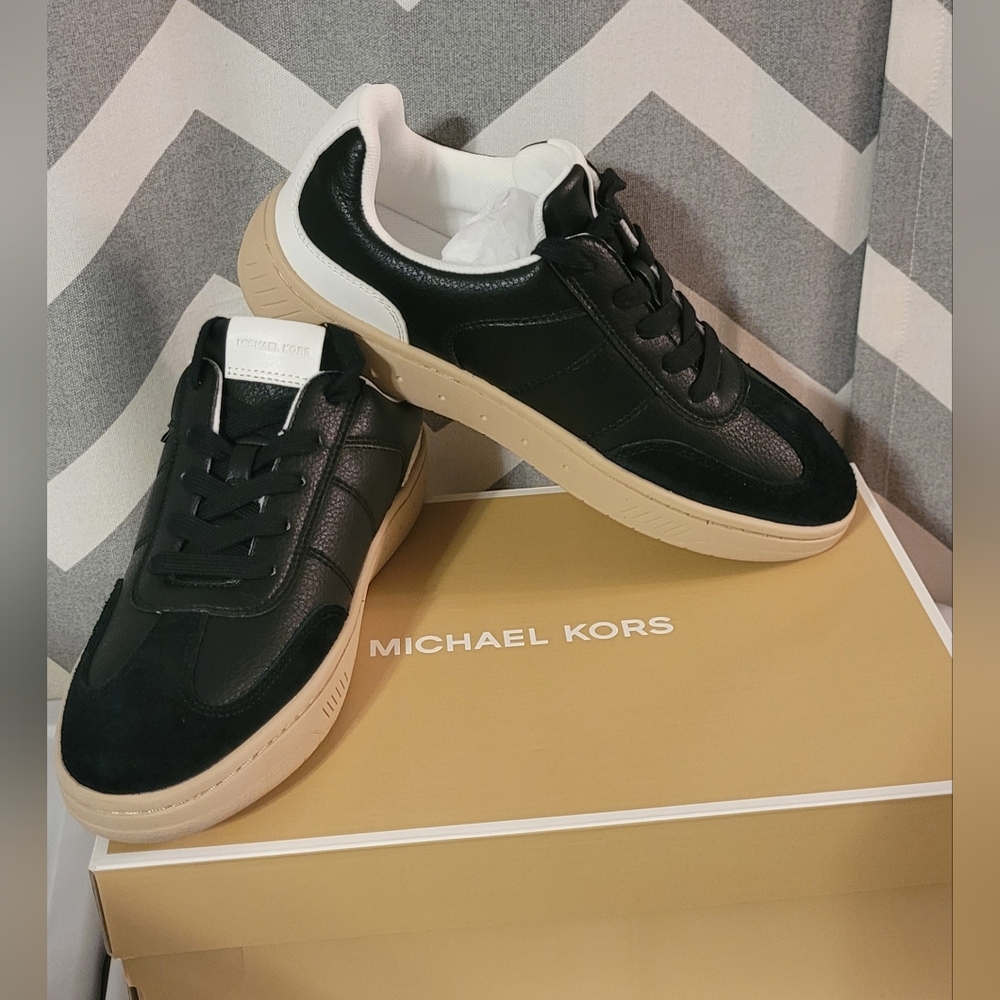 Michael Kors sneaker women size 9
